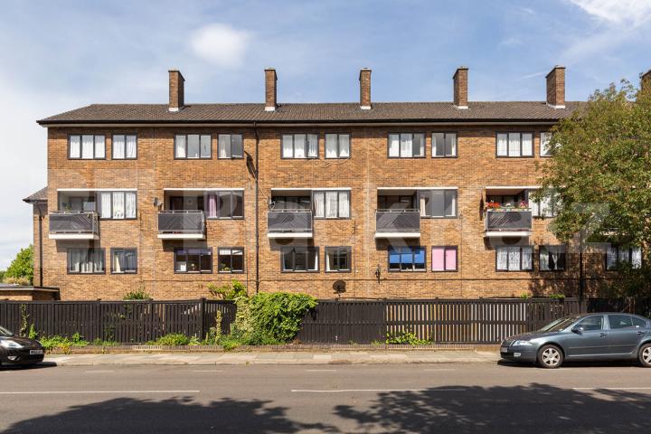 split level 5 bedroom 2 bathroom maisonette located on a residential street Dalmeny Avenue , Tufnell Park 